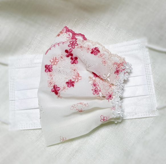 ♥♥不織布マスクだって、オシャレに着用したいという方に！！♥優しい小花シフォンレースの不織布マスクカバーです。♥♥ 5枚目の画像