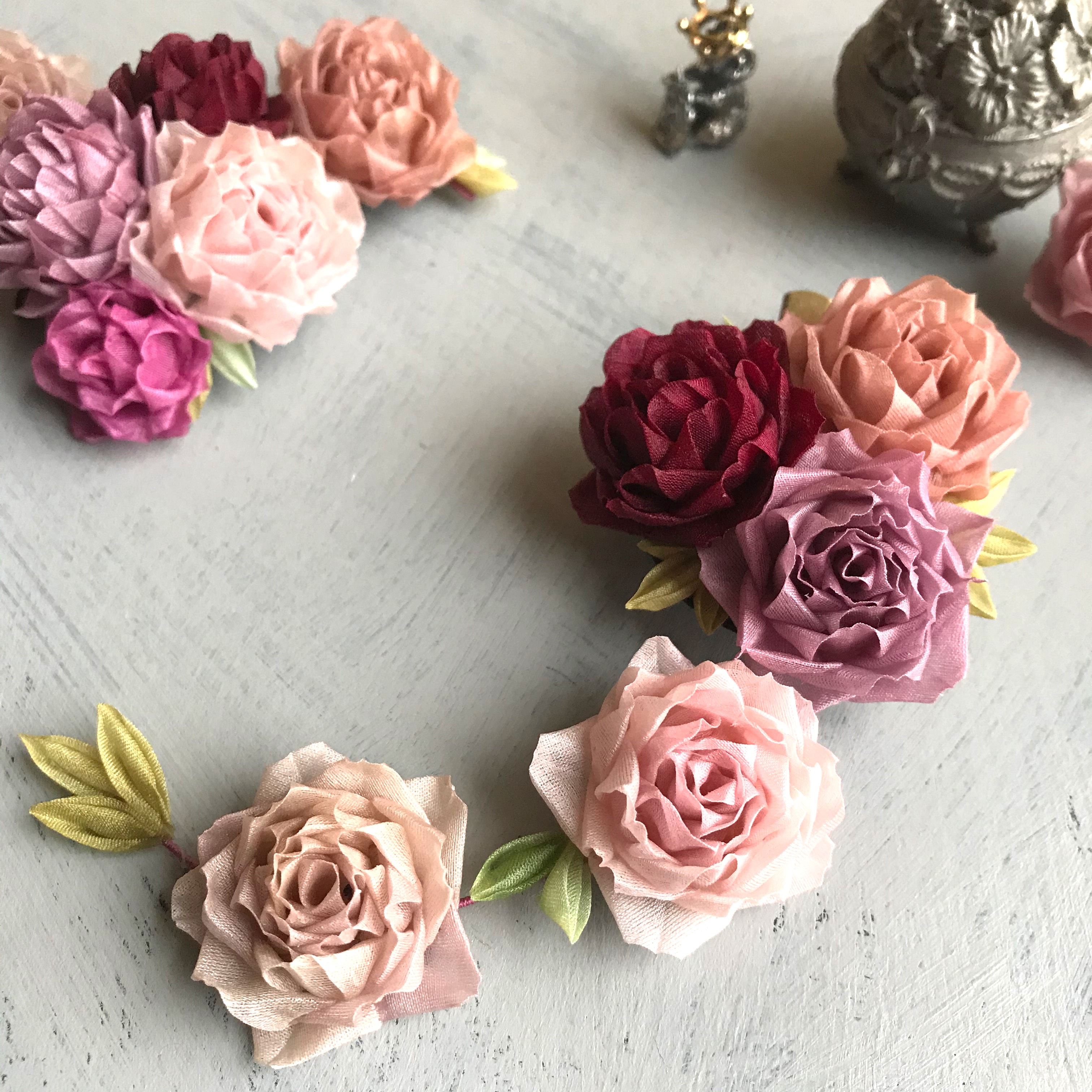 アンティークローズガーデン 薔薇の髪飾り（大） 正絹羽二重の