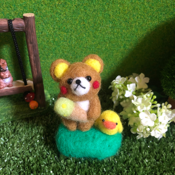 羊毛フェルト クマちゃんの今日はポカポカいい天気〜♪ 羊毛フェルト 