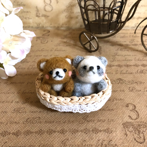 パンダくまちゃん（ネイビー）　羊毛フェルト 羊毛フェルト くまちゃんと淡色パンダちゃんin バスケット