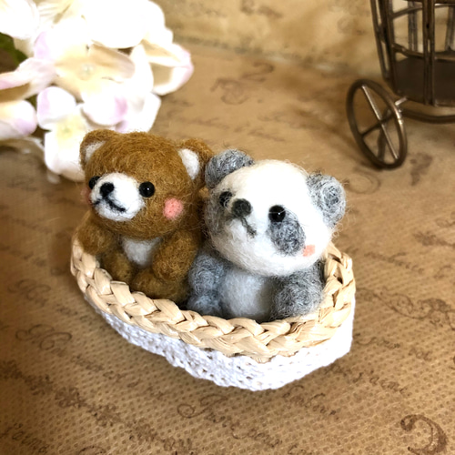 羊毛フェルト❤️5/27①パンダちゃんファミリーのバラアーチ〜花咲く窓辺〜 羊毛フェルト❤️5/27①パンダちゃんファミリーのバラアーチ〜花