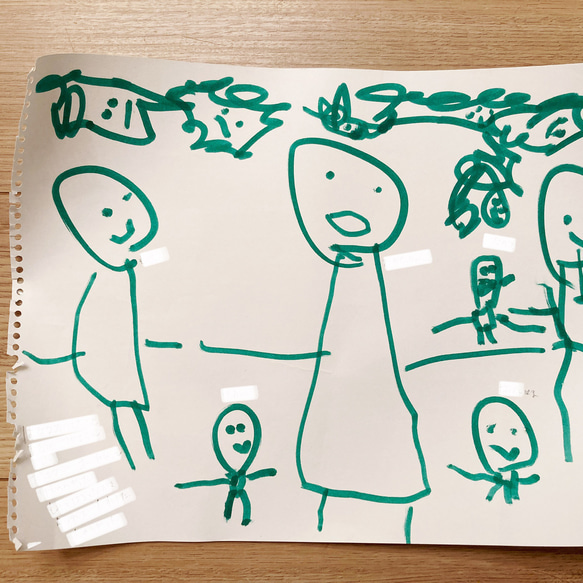 「只需用智慧型手機拍照並發送即可。」還可以製作由「兒童繪畫」（圓形）和「成人繪畫」製成的獨一無二的鑰匙鏈。 第3張的照片