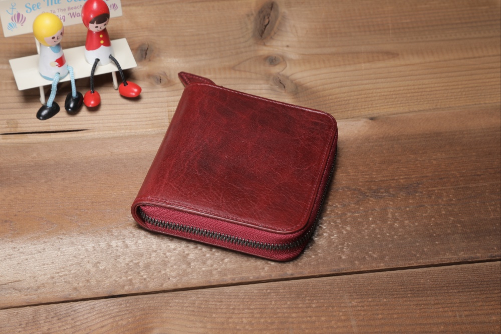 “BASIC”ラウンドファスナーミドル＜RED＞ 二つ折り財布 [送料&ラッピング無料]