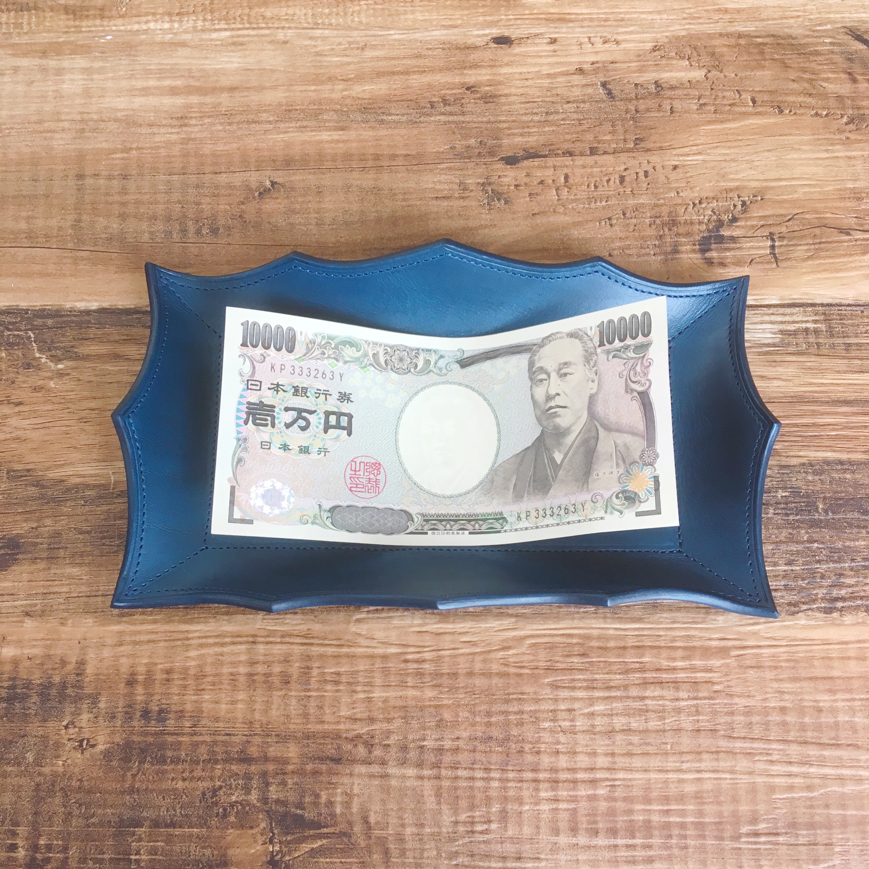 番外編"Wave" レザートレイ(キャッシュトレイ) ブッテーロ<ネイビー>  ネーム刻印無料