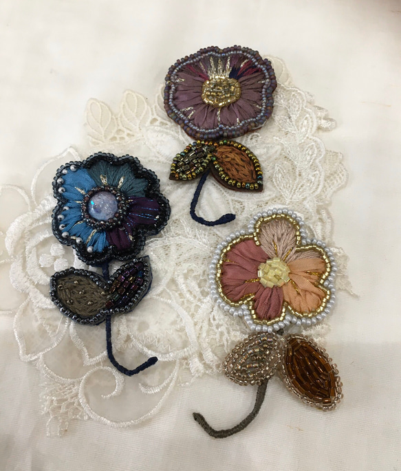 ビーズ刺繍ブローチ フラワー ブローチ mocokira 通販 9240437