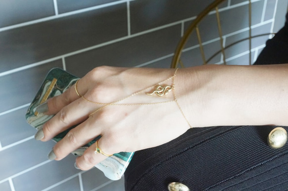 【14KGF】Snake Dainty Hand Chain /Bracelet 4枚目の画像