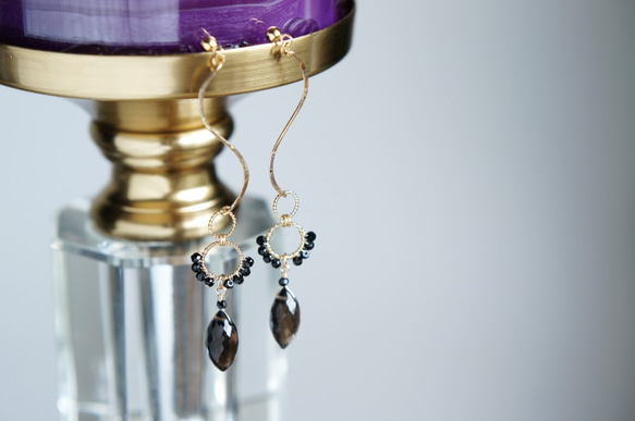 【14KGF】Smoky Quartz Curvy Elegant Dangling Earrings 2枚目の画像