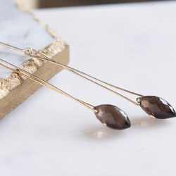 【14KGF】Modern Geometric Cross Smoky Quartz Dangling Earrings 5枚目の画像