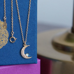 【14KGF】CZ Pave Crescent Moon Opal Necklace 2枚目の画像