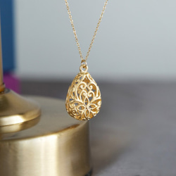 【14KGF】Matt Gold Floral Teardrop Filigree Necklace 3枚目の画像