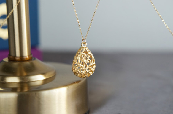 【14KGF】Matt Gold Floral Teardrop Filigree Necklace 3枚目の画像