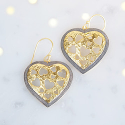 GoldxBlack Heart Earrings 2枚目の画像