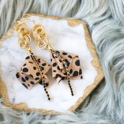 【14KGF】 Dalmatian Swarovski Earrings 2枚目の画像