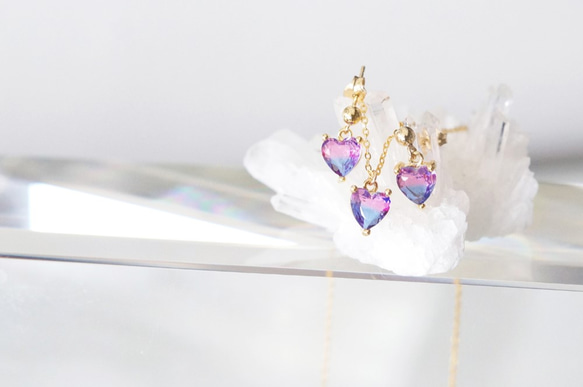 【14KGF】 Aurora Heart Stud Earrings 5枚目の画像