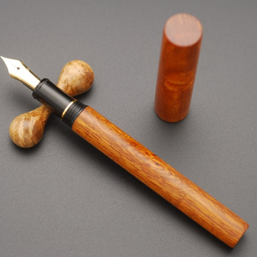 アンティーク鉄製 装飾紋章 入り146g アンティーク鉄製 装飾紋章 入り146g