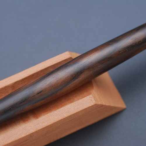 銘木芯ホルダー（2mm） 【黒柿】孔雀杢 II ペン・筆記用具 FongLai
