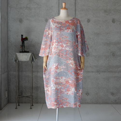 着物振り袖リメイクワンピース　辻ヶ花はる様オーダー╰(*´︶`*)╯♡ 着物リメイクワンピース 着物ドレス 振袖リメイク 辻が花 演奏会