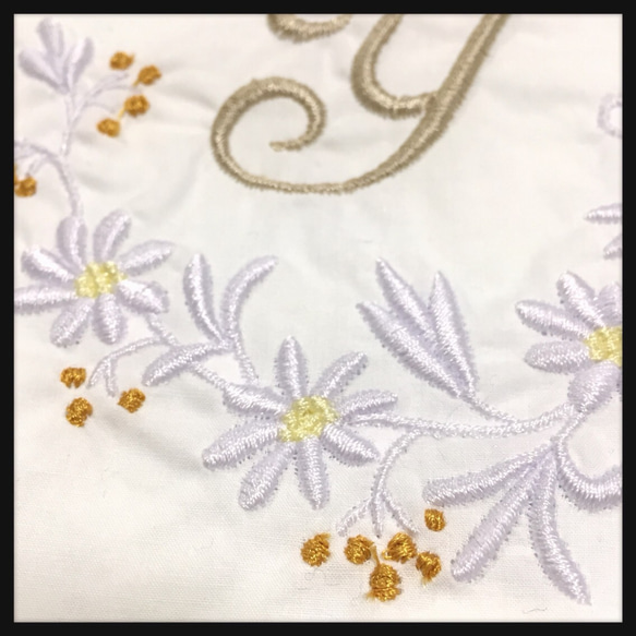 ♡刺繍♡イニシャル巾着【イエロー】 2枚目の画像