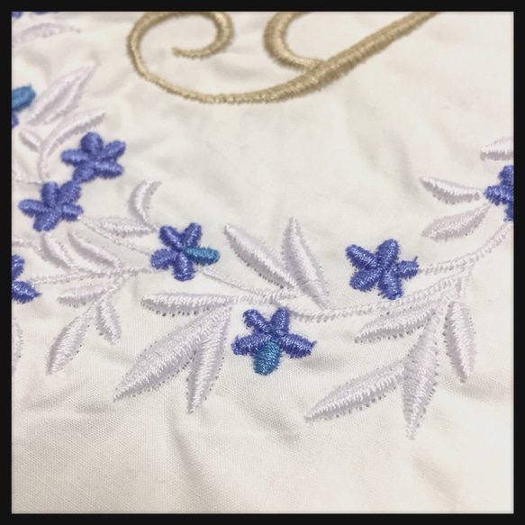 ♡刺繍♡イニシャル巾着【ブルー】 2枚目の画像