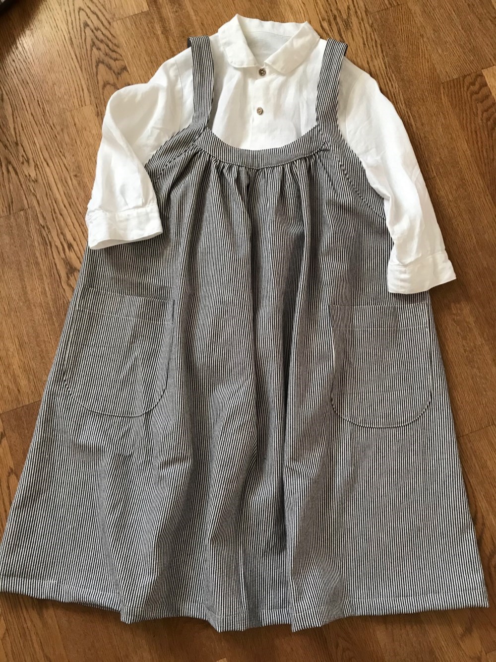 ヒッコリー生地のゆったりエプロンワンピ☆ストライプ