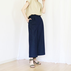 全新【靛藍牛仔布】柔軟質感寬褲，腰部有鬆緊帶，後部有褶襉♥ 第3張的照片