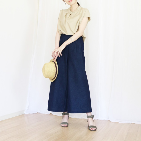 全新【靛藍牛仔布】柔軟質感寬褲，腰部有鬆緊帶，後部有褶襉♥ 第6張的照片