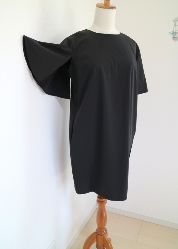 新品【黑色】斗篷袖繭形輪廓連口袋連身裙★ 第4張的照片