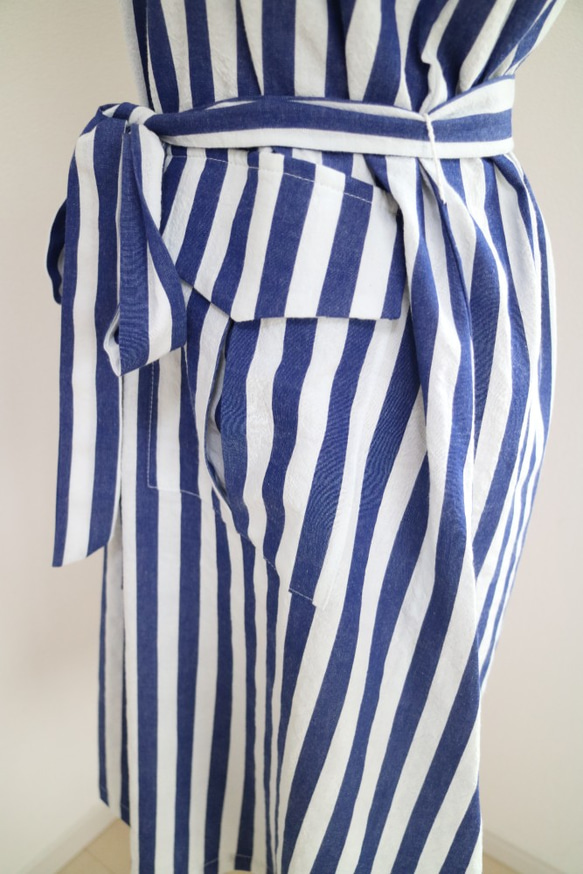 西棉深藍色條紋前面的口袋裡絲帶的A字裙♥ 第4張的照片
