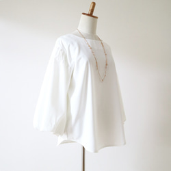 新品【白色】厚料柔軟燈籠袖套頭衫★ 第3張的照片