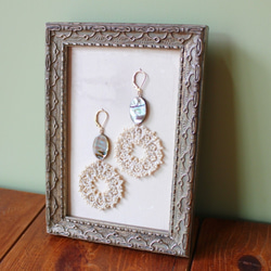 Noble flower / Tatting lace pierced earrings 2枚目の画像