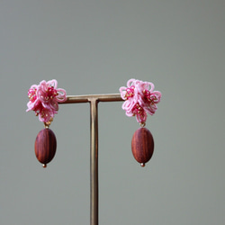 【 糸のbouquet 】Almond in the Jasper's garden　連なり咲きアーモンドの花イヤリング 3枚目の画像