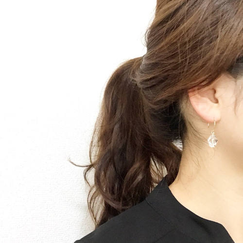 【14kgf】クリスタルクォーツ　カービング　ピアス／イヤリング 14Kgf 杏色カーネリアン ロングフックピアス /イヤリング