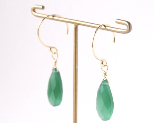 ポメころび 14kgfグリーンオニキス×MOPカービングピアス/イヤリング ポメころび 14kgfグリーンオニキス×MOPカービングピアス