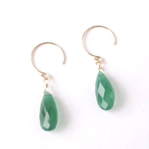 RiSaO＊ページ✧14Kgf✧グリーンオニキス×MOPのピアスチャーム RiSaO＊様