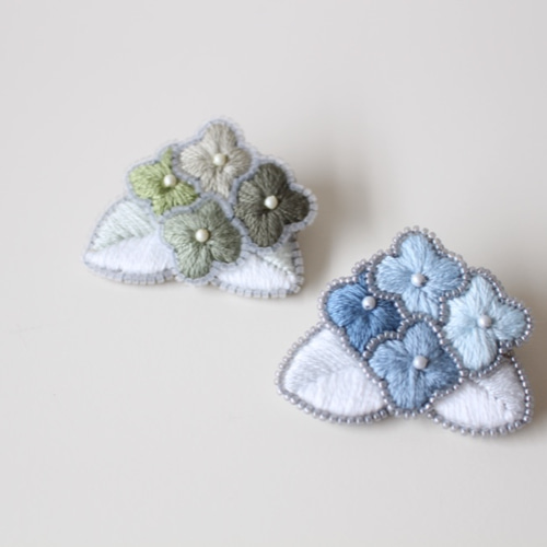 新作 オートクチュール刺繍ブローチ 四つ花の紫陽花(ブルー