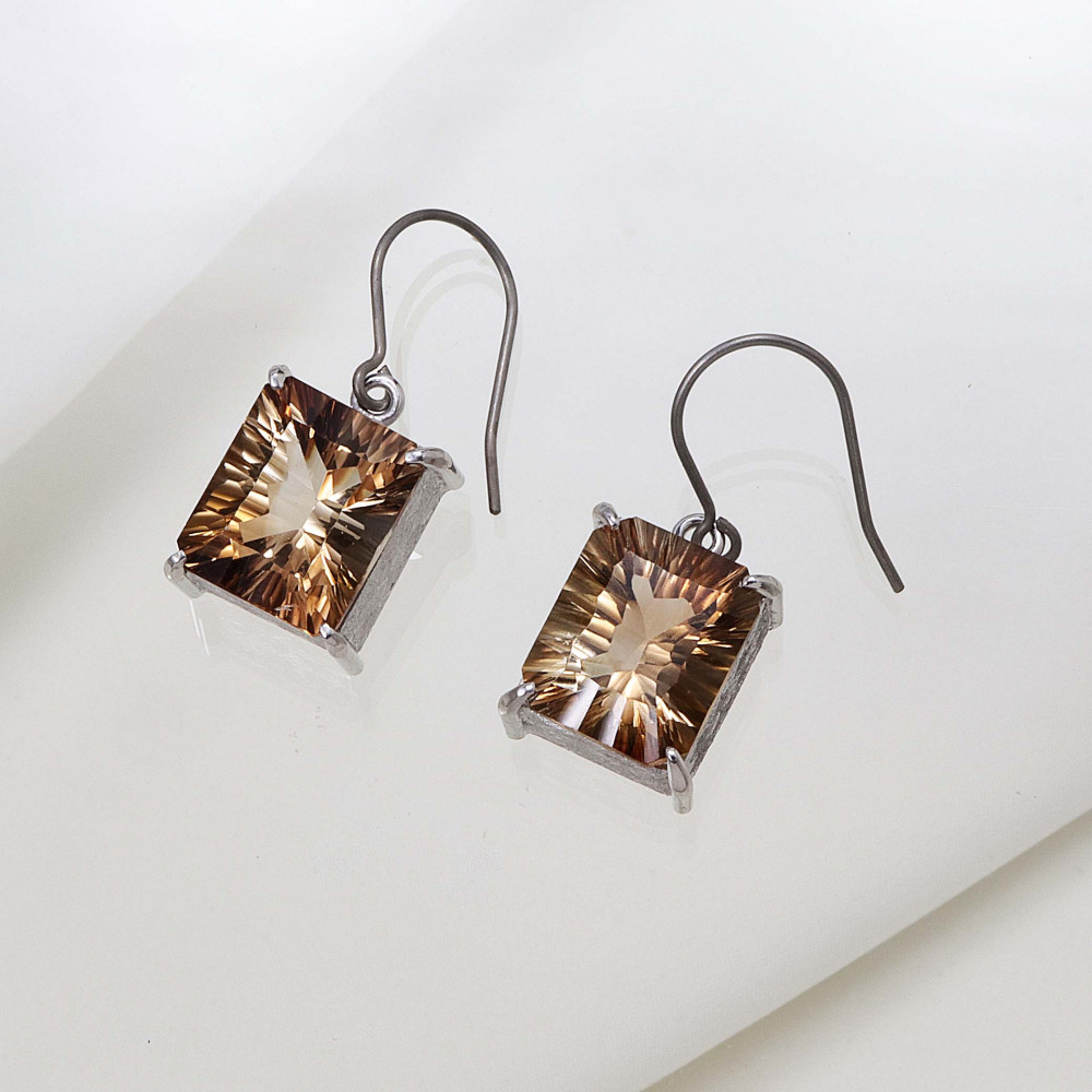 合成シャンパントパーズのシルバーピアス