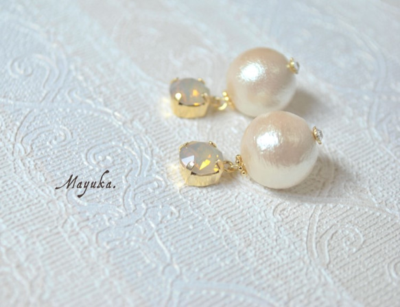 ドレスアップなビジューとbigコットンパール【金具変更可】 1枚目の画像