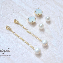 ふたつのパールキャッチとひと粒ビジューのピアス（ﾎﾜｲﾄｵﾊﾟｰﾙ） 3枚目の画像