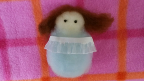 だるま妖精女の子水色羊毛フエルト 1枚目の画像