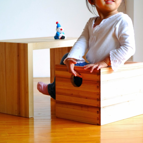 ハンドメイド 木製 椅子とテーブルのセット ミニチュア家具セット 木製 テーブルと椅子4個セット 木目