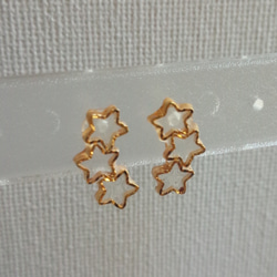 縦にも横にも★小さく連なる星たちのピアス 2枚目の画像