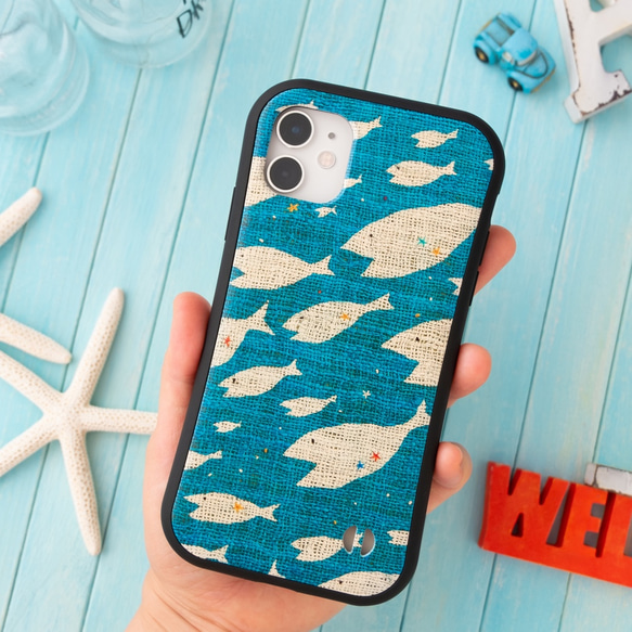 海に潜ろう！ スマホケース　✶ iPhone15 SE3 SE2 グリップケース ブルー 魚 夏 ✶ 1枚目の画像