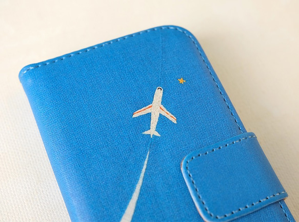 ひこうきぐも 手帳型スマホケース ベルトあり ✶ SE2 SE3 iPhone14 飛行機 星 青 ブルー ✶ 4枚目の画像