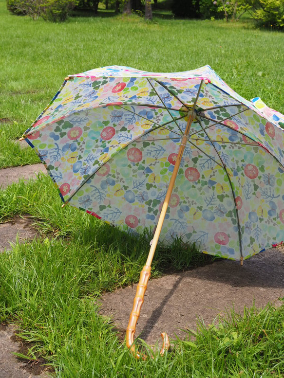 【受注生産】水彩画の日傘「雨の日のおさんぽ」 2枚目の画像