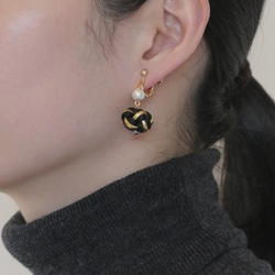 Tsubomi Metallic - black gold 夾式耳環 第4張的照片