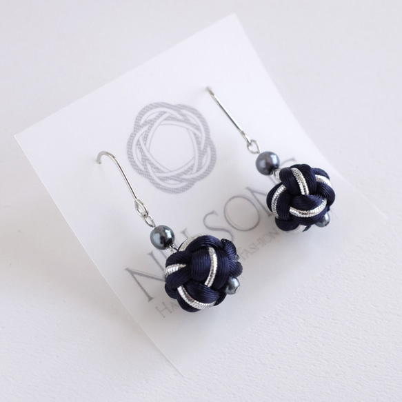 Tsubomi Metallic - navy silver ピアス 1枚目の画像