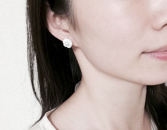 Karagji Dot - white 編織夾式耳環 第4張的照片
