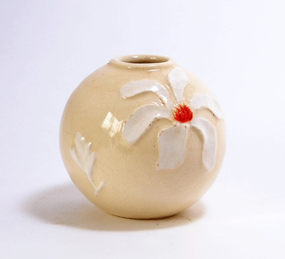 辛夷小花瓶・浮彫り 1枚目の画像