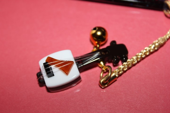 三味線の飾り 三味線本体 白色・紫色装飾 三味線本体 白色・紫色装飾 ZX-199