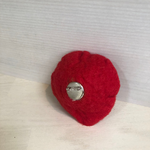 羊毛でできたコサージュ　中 3枚目の画像